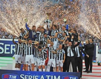>>>ANSA/ CALCIO: FESTA JUVE, VIDAL-CONTE GLI EROI DEI TIFOSI